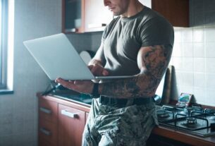 Новини світу - В США засудили екс-військового за "злив" інформації про Україну