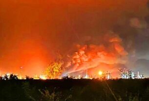 Новини світу - В Угорщині під Будапештом загорівся нафтопереробний завод