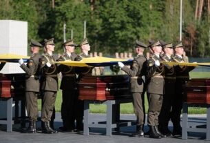 Новини України - В Україні ухвалили закон про перепоховання загиблих військових