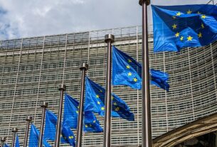 Новини світу - В Єврокомісії зреагували на виведення військ США з Європи