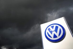 Авто новини - Volkswagen скорочує виробництво через дефіцит мікрочипів - ЗМІ