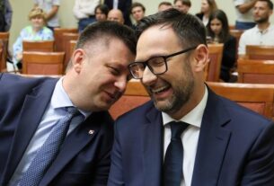 Новини світу - Європарламент зняв імунітет з двох польських депутатів