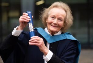 Новини світу - Жінка з Північної Ірландії завершила навчання, яке почала 70 років тому