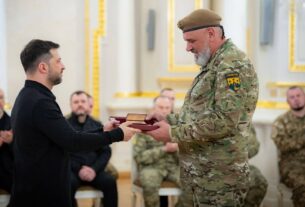 Володимир Зеленський вручив державні нагороди українським героям