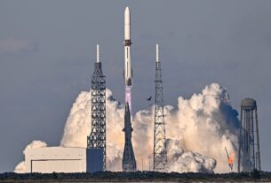 Технології - Blue Origin вперше зловила бустер ракети після запуску