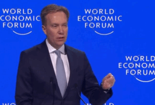 Новини світу - Голова ВЕФ назвав загрози для світової економіки