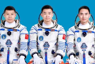 Технології - Китайські астронавти застрягли на орбіті після удару космічного сміття