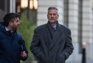 Новини світу - Колишнього європарламентаря ув'язнили за хабарі від росіян