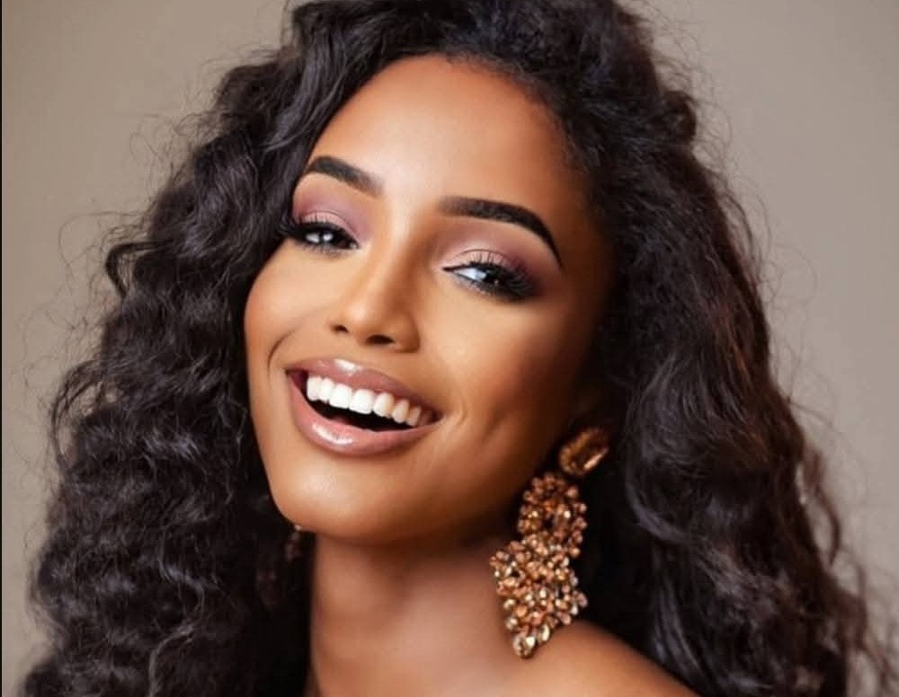 Новини культури - Міс Ямайка впала на сцені Міс Всесвіт – 2025: учасницю винесли на ношах