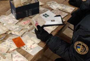 Новини України - На кордоні вилучили марки з нацистською символікою