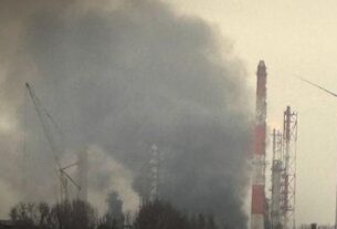 Новини світу - НПЗ Орскнафтооргсинтез зупинив переробку сировини - ЗМІ