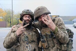 Новини України - Понад 160 діб утримували позицію: Зеленський нагородив двох воїнів