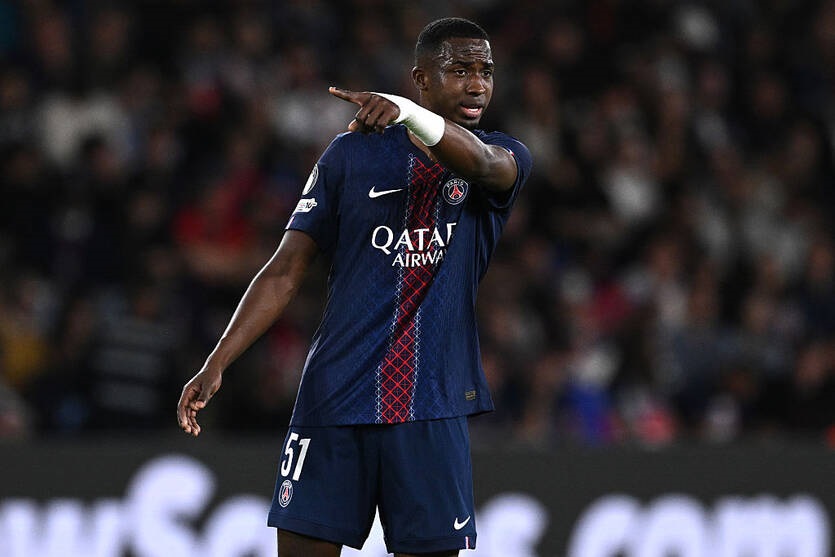 Новини спорту - Центральна лінія захисту ПСЖ зміцніла новим контрактом