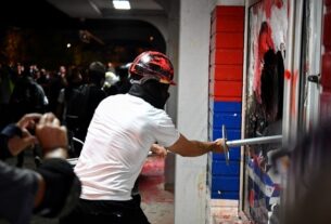 Новини світу - У Сербії оголосили про дострокові вибори через протести