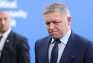 Новини світу - У Словаччині люди вийшли на протест проти Фіцо