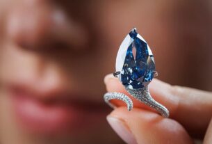 Новини світу - У Женеві продали рідкісний блакитний діамант за понад $25 млн