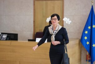 Новини України - ЄС має всі підстави відкрити переговорні кластери з Україною - єврокомісар