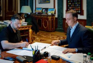 Новини України - Зеленський підписав нові санкції проти Росії