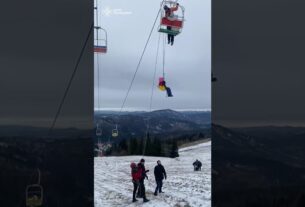 Рятувальники зняли з підйомника 78 людей, з них 39 дітей.