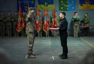 Володимир Зеленський вручив нагороди українським захисникам у Харкові