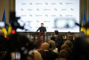 Спілкування Володимира Зеленського з медіа: дипломатія і фронт