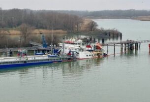 Новини світу - Атакований у Ростові танкер повільно йде на дно - ЗМІ