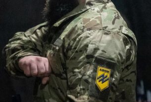 Новини України - "Азовці" встановили прапор України в Родинському
