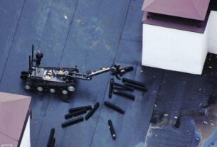 Новини України - Касетні боєприпаси на даху висотки у Вишгороді збирав робот