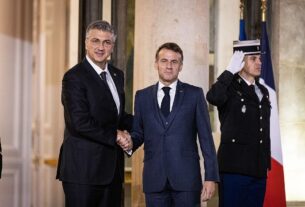 Новини світу - Хорватія купить у Франції гармати Caesar і модернізує літаки Rafale