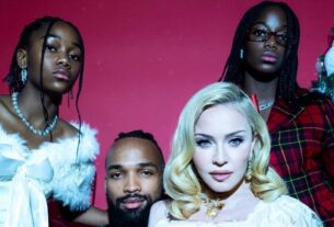 Новини культури - Мадонна з молодшими доньками влаштувала різдвяну фотосесію