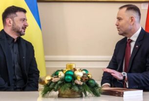 Новини України - Навроцький подарував Зеленському книгу про Волинську трагедію