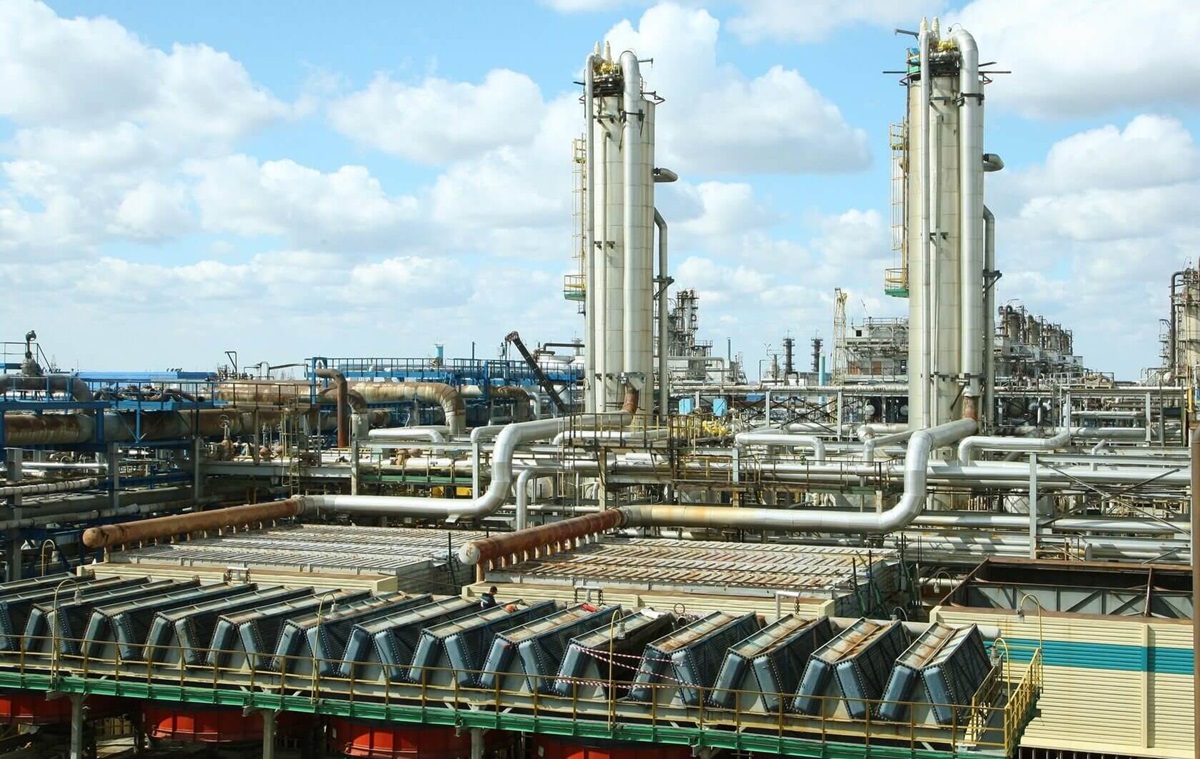 Новини світу - Найбільший ГПЗ Росії атакували дрони СБУ - медіа