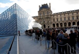 Новини світу - Новий скандал у Луврі: через прорив труби затоплені сотні рідкісних книг