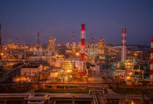 Новини бізнесу - Один із найбільших НПЗ Росії зупинив роботу після атаки дронів - ЗМІ