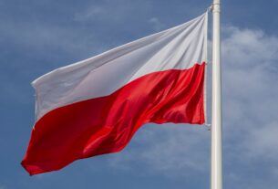 Новини світу - Польща заборонила Комуністичну партію