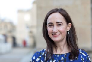 Новини культури - Померла письменниця Софі Кінселла - авторка культової серії Шопоголік