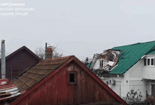 Новини України - Росіяни вдарили по Корабельному районі Херсона, є руйнування