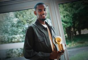 Новини спорту - Шведи нагородили Александра Ісака Золотим м'ячем