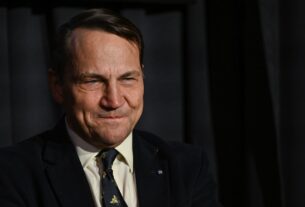 Новини світу - Сікорський "нагородив" Орбана орденом Леніна