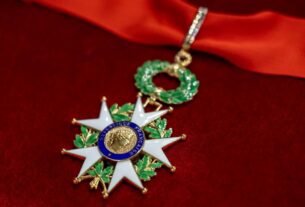 Новини України - Сирський отримав найвищу нагороду Франції