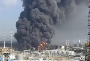 Новини світу - Своя сорочка ближча: США дозволяють нищити нафтову галузь РФ