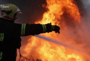 Сумщина: рятувальники під загрозою повторних ударів ліквідували пожежу, спричинену російською атакою