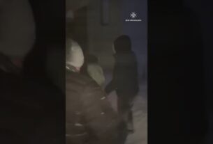 Франківщина: рятувальники визволяють авто зі снігових пасток. Допомогли 32 людям, з них 7 — діти.