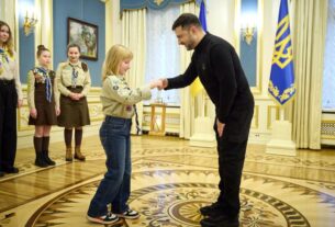 Новини України - Зеленський прийняв Вифлеємський вогонь миру від скаутів