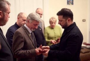 Новини України - Зеленський вручив нагороди сім’ям загиблих ірландських добровольців