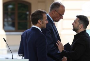 Новини світу - ЗМІ: Зеленського попередили про "зраду" з боку США