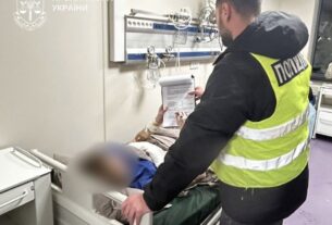 Новини Києва - Напав з ножем на вчительку та однокласника: підліток отримав підозру