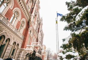 Новини бізнесу - НБУ продав понад $700 млн на тлі обвалу гривні