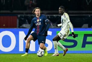 Новини спорту - ПСЖ, затамувавши подих, стежив за діями Забарного на полі