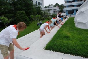 Новини світу - Росія відправляє дітей з окупованих територій в літній табір в КНДР - ЗМІ